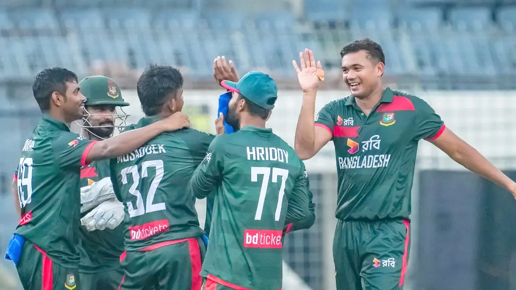 ০ রানে ৩ উইকেট নেই অস্ট্রেলিয়ার